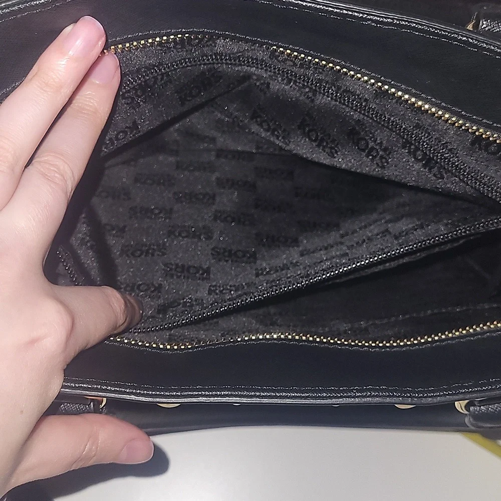 Michael Michael Kors Sandrine black saffiano leather gold stud LG to… - Picture 11 of 12